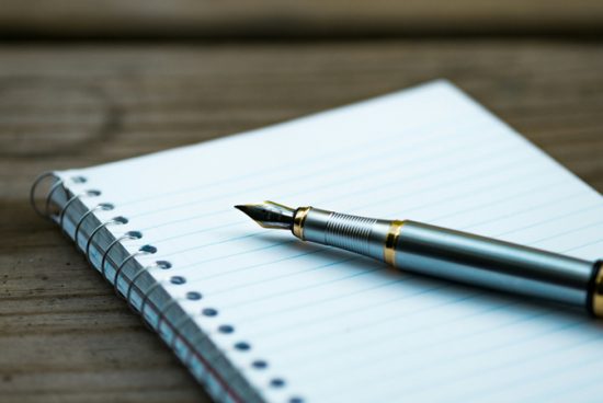 Para Malaikat Mencatat Tulisan